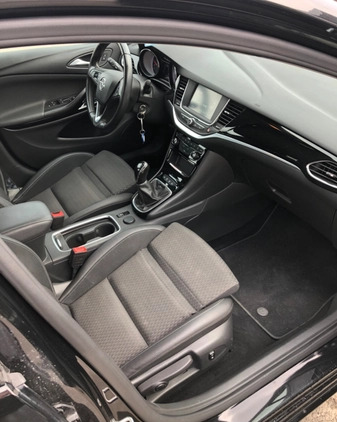 Opel Astra cena 47000 przebieg: 144308, rok produkcji 2019 z Warszawa małe 92